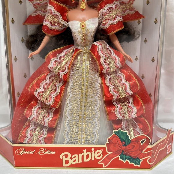 Happy Holidays Barbie - Picture 4 of 11